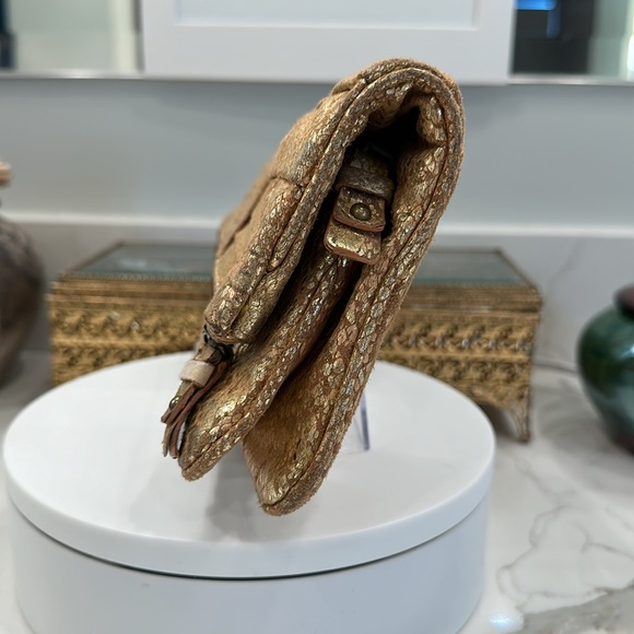 Jessica Simpson Coppery/Golden/Bronze Metallic Snakeskin Print Wristlet VGUC - Picture 7 of 17